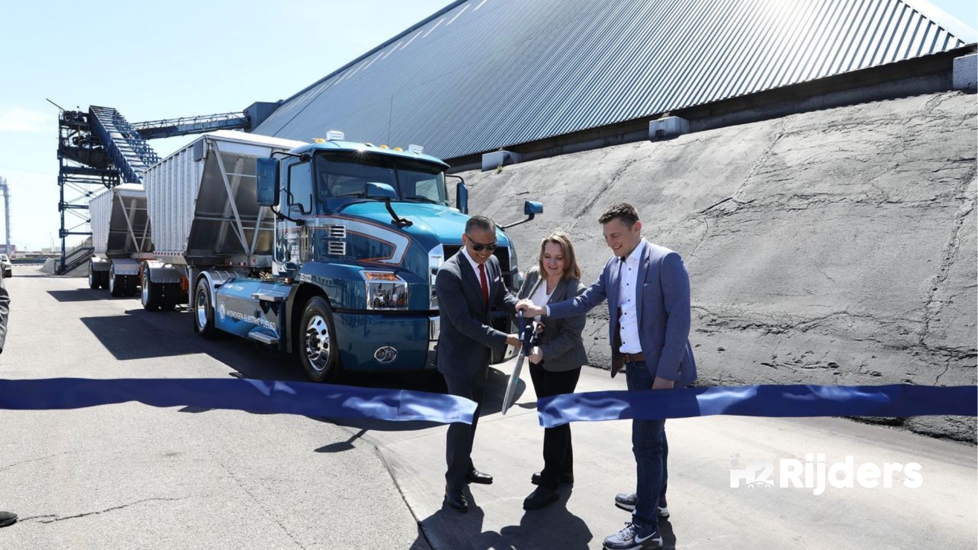 Eerste waterstof drayage-truck van Savage en Symbio rijdt in Port of Long Beach: lichtste ZEV-trekker in zijn klasse